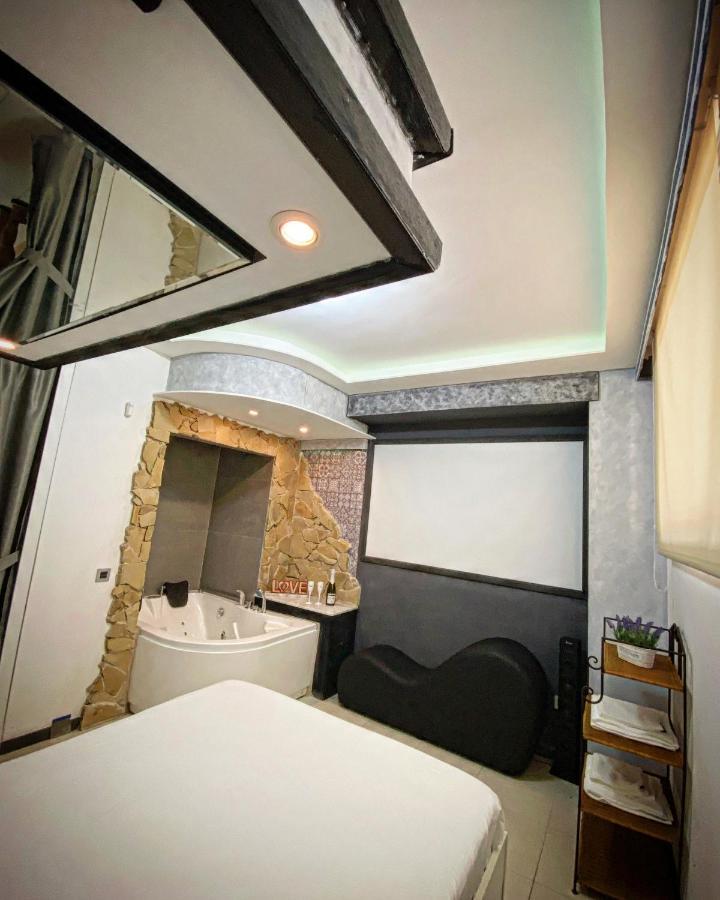 Aparta Suite La Nuit Calafell Eksteriør billede